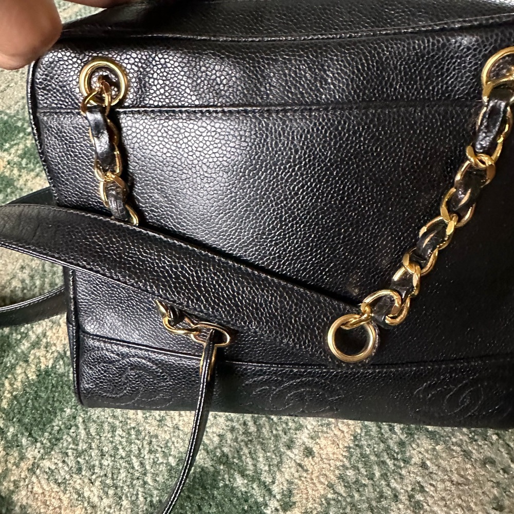 CHANEL Barely used comes w dustbag authentic black with gold chain